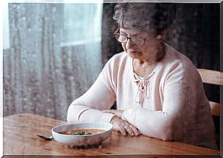 Elderly woman who suffers from loss of appetite.