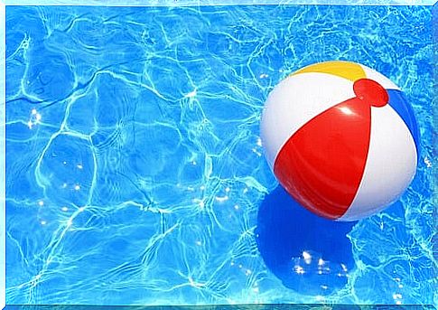 Beach ball metaphor makes you feel lighter