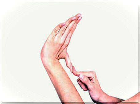 Ehlers Danlos syndrome and elasticity of the hand.